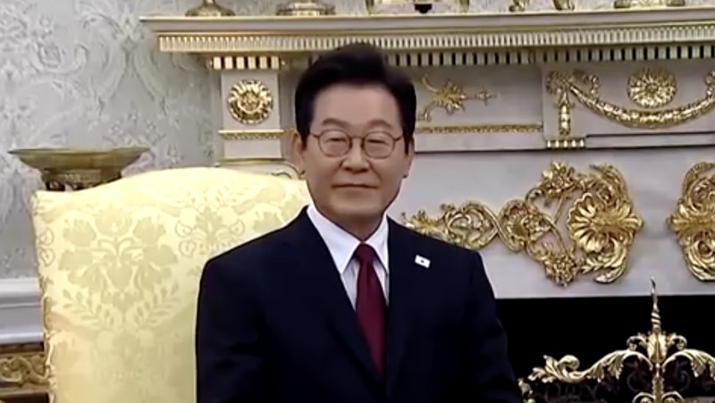 Presiden AS Donald Trump dan Presiden Korea Selatan Lee Jae Myung. (Tangkapoan Layar Video/Reuters)