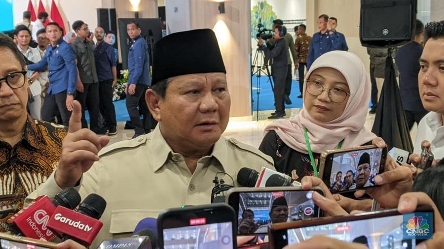 Presiden Prabowo Subianto memberikan keterangan kepada wartawan setelah meresmikan Gedung Layanan Terpadu dan Institut Neurosains Nasional Rumah Sakit Pusat Otak Nasional Prof. Dr. dr. Mahar Mardjono, Jakarta Timur, Selasa (26/8/2025). (CNBC Indonesia/Emir Yanwardhana)