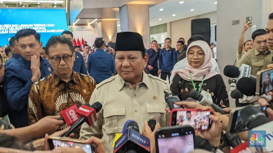 Presiden Prabowo Subianto memberikan keterangan kepada wartawan setelah meresmikan Gedung Layanan Terpadu dan Institut Neurosains Nasional Rumah Sakit Pusat Otak Nasional Prof. Dr. dr. Mahar Mardjono, Jakarta Timur, Selasa (26/8/2025). (CNBC Indonesia/Emir Yanwardhana)