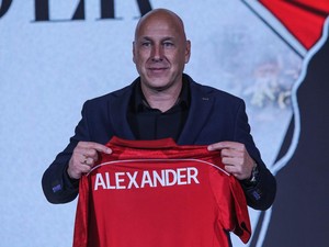 Video Sosok Dirtek PSSI Alexander Zwiers yang Punya Segudang Pengalaman