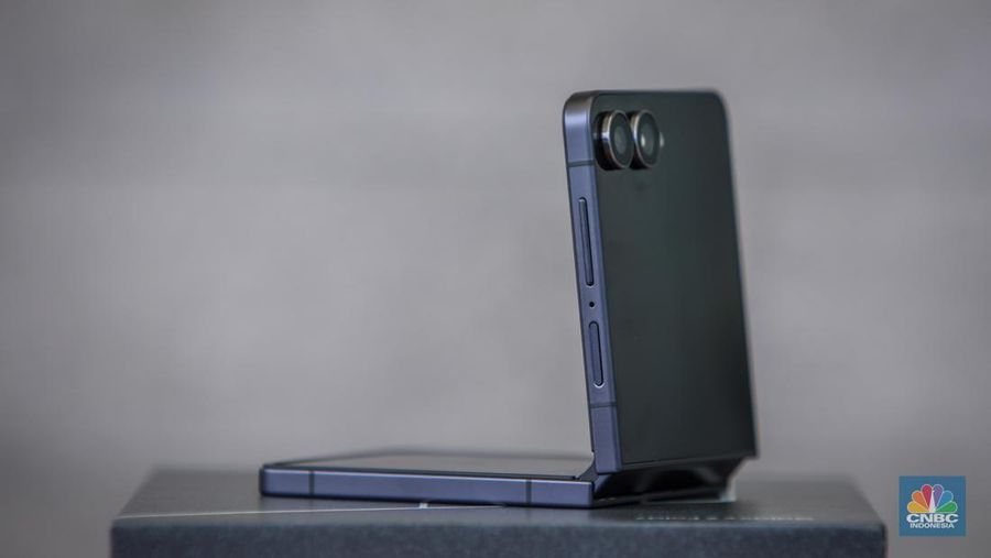 Samsung Galaxy Z Flip7. (CNBC Indonesia/Faisal Rahman)