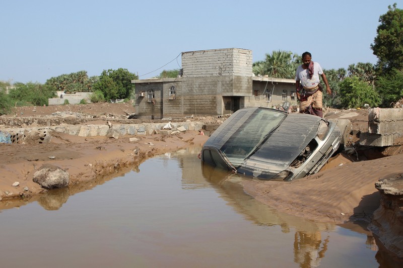 Banjir parah melanda pinggiran kota Aden, Yaman. (Tangkapan Layar Video/Reuters)