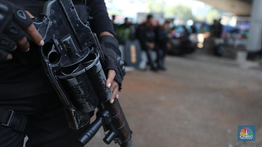 Suasana anggota Brimob berjaga di kawasan Slipi, Jakarta, Selasa (26/8/2025). (CNBC Indonesia/Tri Susilo Suasana anggota Brimob berjaga di kawasan Slipi, Jakarta, Selasa (26/8/2025). (CNBC Indonesia/Tri Susilo