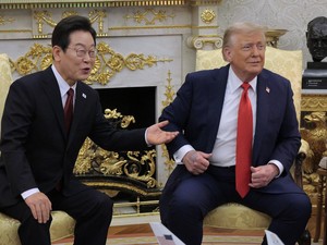 Viral Tangan Trump Lebam Lagi, Sakit Apa? Ini Kata Gedung Putih