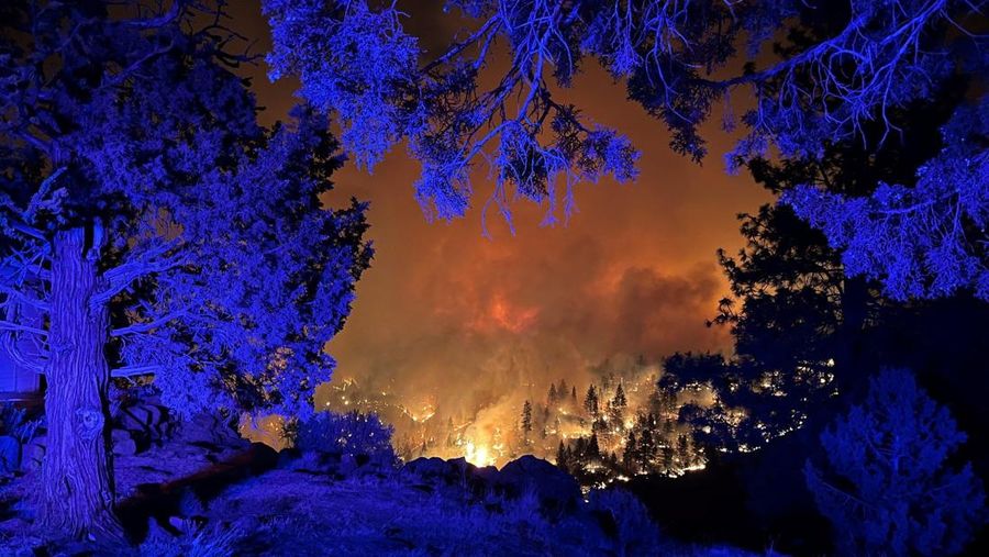 Smoke billows and flames rise as the Flat Fire burns in a location given as Deschutes County, Oregon, U.S., in this handout image released August 23, 2025.  Deschutes County Sheriff's Office via Facebook/Handout via REUTERS    THIS IMAGE HAS BEEN SUPPLIED BY A THIRD PARTY. NO RESALES. NO ARCHIVES. MANDATORY CREDIT