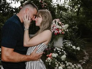 Dunia Hari Ini: Taylor Swift Umumkan Tunangan, Fotonya Disukai Puluhan Juta Orang