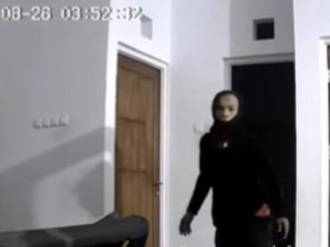 Bak Ninja, Maling Pakai Jaket-Masker Buff Bobol Rumah Warga di Depok