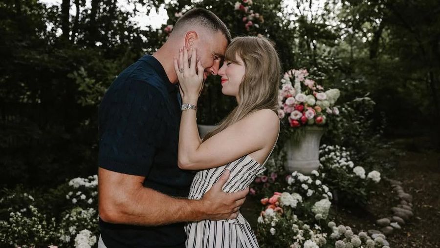 Bintang pop Taylor Swift telah mengumumkan bahwa ia bertunangan dengan pasangannya Travis Kelce. (Instagram/taylorswift)