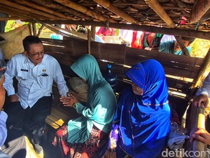 Curhat Etin ke Bupati Asjap: Di Kandang Domba Bau Pak