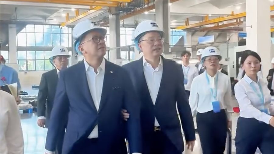Chief Executive Officer, Danantara Indonesia, Rosan Roeslani saat melakukan kunjungan kerja ke fasilitas waste-to-energy (WtE) kelas dunia milik Weiming di Yongqiang, Wenzhou, China. (Instagram/rosanroeslani)