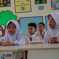BRI Salurkan Bantuan Beasiswa Bagi Pelajar di Berbagai Wilayah