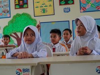 BRI Salurkan Bantuan Beasiswa Bagi Pelajar di Berbagai Wilayah