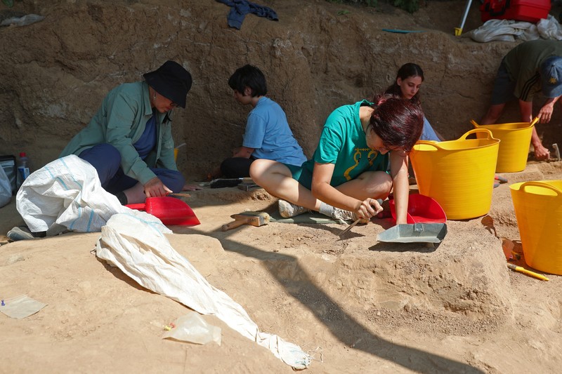 A drone view shows archaeologists working at the excavation site where a presumably dated 1.8-million-year-old lower jawbone belonging to an early species of human was found, in the village of Kvemo Orozmani, Georgia August 15, 2025. REUTERS/Irakli Gedenidze