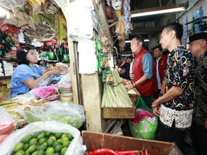 2 Ton Beras Digelontorkan Bulog-Polda Jatim dalam Gerakan Pangan Murah