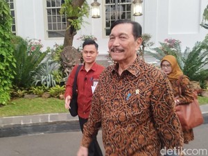 Luhut Ungkap Bansos Nanti Bentuknya Tunai, Rp 5,4 Juta/ Orang