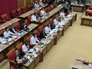 Legislator Ungkit Masalah Gaji: Hebat Kemendikti, Kami Wakil Rakyat Dihujat
