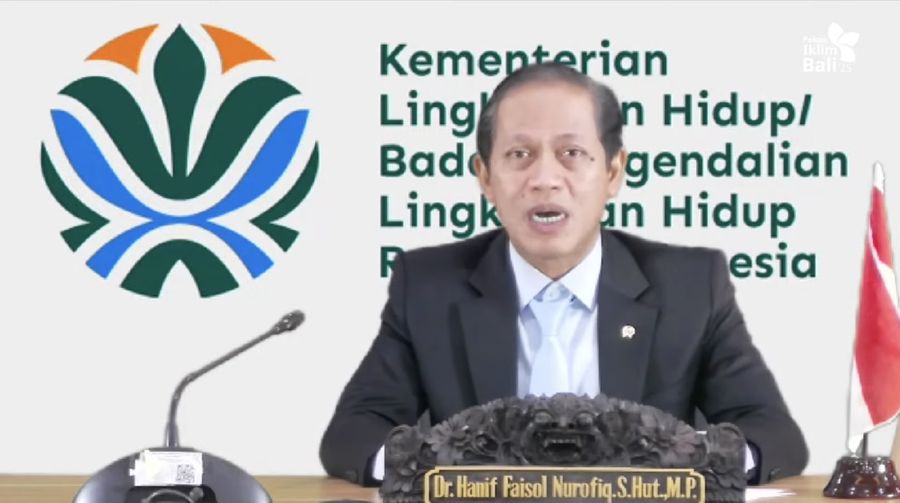 Menteri Lingkungan Hidup merangkap Kepala Badan Pengendalian Lingkungan Hidup, Hanif Faisol Nurofiq menyampaikan paparan dalam Sesi Pembukaan & Pleno Forum Nasional Pekan Iklim Bali 2025. (Tangkapan Layar Youtube/Pekan Iklim Bali)