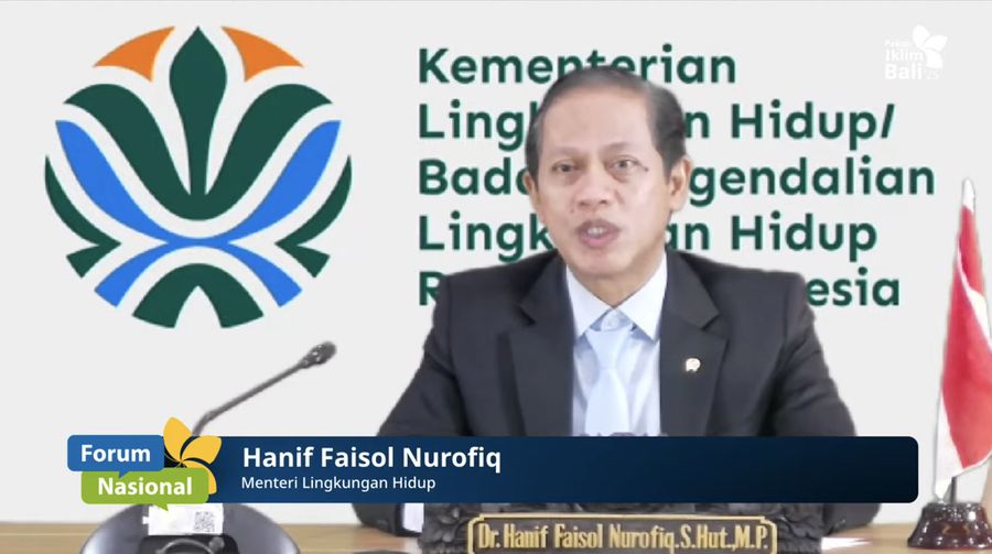 Menteri Lingkungan Hidup merangkap Kepala Badan Pengendalian Lingkungan Hidup, Hanif Faisol Nurofiq menyampaikan paparan dalam Sesi Pembukaan & Pleno Forum Nasional Pekan Iklim Bali 2025. (Tangkapan Layar Youtube/Pekan Iklim Bali)