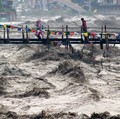 Hujan Pecah Rekor! Banjir Bandang Menggila, Puluhan Tewas Tersapu Air