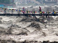 Hujan Pecah Rekor! Banjir Bandang Menggila, Puluhan Tewas Tersapu Air
