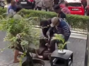 Diduga Polisi Pakaian Preman Seret Demonstran di DPRD Sumut, Kapolda Minta Maaf