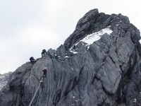 Menteri LH: Tutupan Es di Puncak Carstensz Papua Akan Hilang di 2026