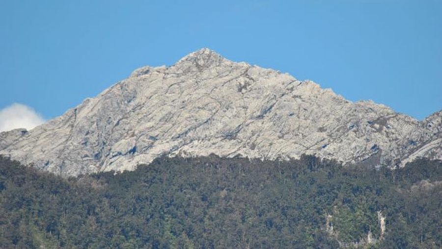 Puncak gunung Cartenz. (Dok. Pemkab Puncak Prov Papua Tengah)