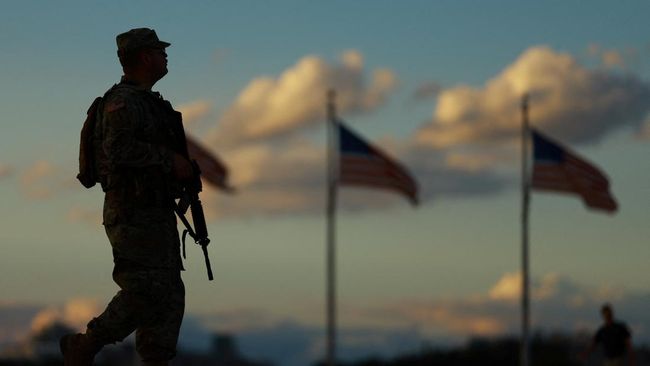 Potret Warga AS Dibayangi Tentara Trump, Bawa Senjata di Jalan-Jalan