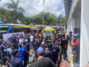 Sopir Mikrobus Wonosobo Mogok, Protes Mobil Bak Terbuka Angkut Penumpang