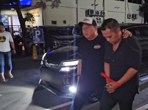 Penampakan Penyedia Tim Pantau Kasus Kacab Bank Saat Tiba di Polda Metro