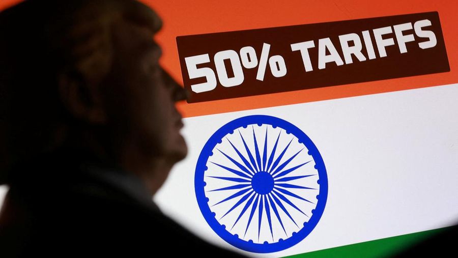 A man reads the latest edition of The Times of India newspaper, with the lead story on U.S. tariffs on most Indian goods, in the old quarters of Delhi, India, August 27, 2025. REUTERS/Anushree Fadnavis