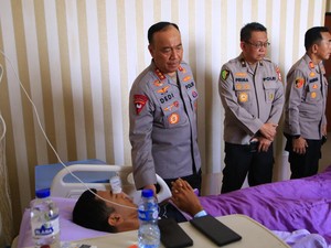 Wakapolri Jenguk 5 Polisi-1 Warga Korban Demo Depan DPR di RS Polri