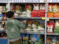 Emak-emak Susah Cari Beras Premium di Ritel Modern, Ini Biang Keroknya