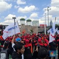 'Lautan Merah Hitam' Buruh Mulai Kepung Depan Gedung DPR, Teriak Ini