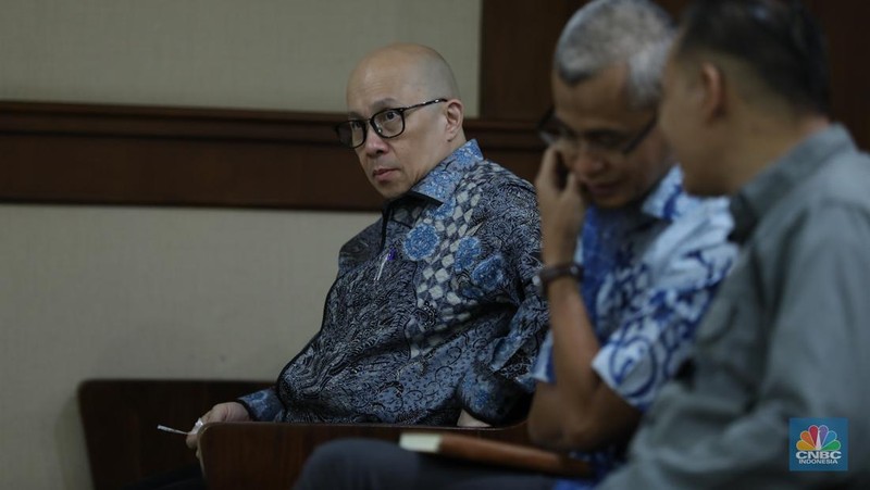Tri Susilo 
Attachments
12:41 PM (37 minutes ago)
to me, fotocnbc

Eks Direktur Utama PT Taspen, Antonius Nicholas Stephanus Kosasih dalam sidang kasus dugaan investasi fiktif di Pengadilan Tipikor Jakarta Pusat, Kamis (28/8/2025). (CNBC Indonesia/Tri Susilo)