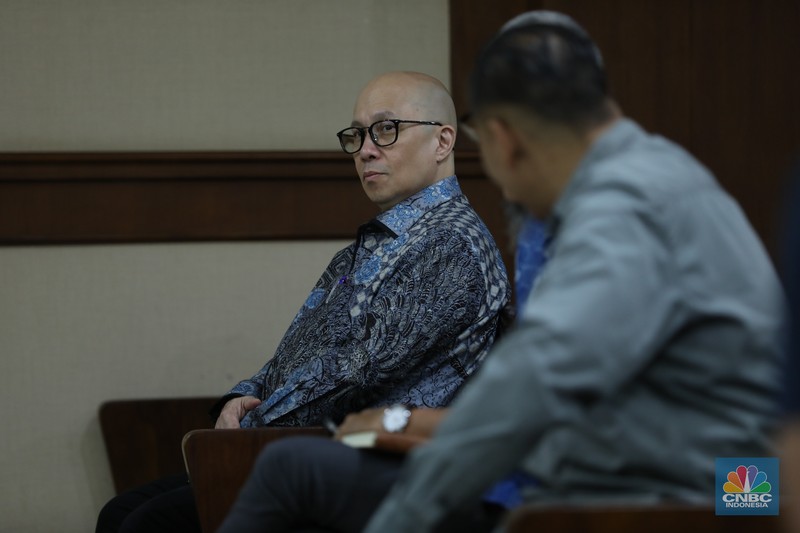 Tri Susilo 
Attachments
12:41 PM (37 minutes ago)
to me, fotocnbc

Eks Direktur Utama PT Taspen, Antonius Nicholas Stephanus Kosasih dalam sidang kasus dugaan investasi fiktif di Pengadilan Tipikor Jakarta Pusat, Kamis (28/8/2025). (CNBC Indonesia/Tri Susilo)