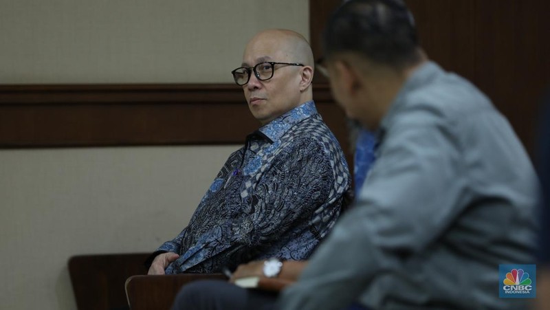 Tri Susilo 
Attachments
12:41 PM (37 minutes ago)
to me, fotocnbc

Eks Direktur Utama PT Taspen, Antonius Nicholas Stephanus Kosasih dalam sidang kasus dugaan investasi fiktif di Pengadilan Tipikor Jakarta Pusat, Kamis (28/8/2025). (CNBC Indonesia/Tri Susilo)