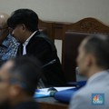 Eks Bos Taspen Didakwa Korupsi Rp 1 Triliun, Begini Ekspresinya