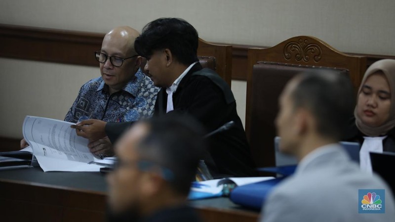Tri Susilo 
Attachments
12:41 PM (37 minutes ago)
to me, fotocnbc

Eks Direktur Utama PT Taspen, Antonius Nicholas Stephanus Kosasih dalam sidang kasus dugaan investasi fiktif di Pengadilan Tipikor Jakarta Pusat, Kamis (28/8/2025). (CNBC Indonesia/Tri Susilo)