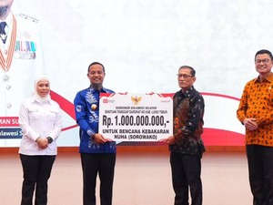 Gubernur Sulsel Serahkan Bantuan Rp 1 M untuk Korban Kebakaran di Sorowako