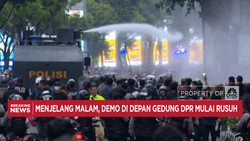 Video: Jelang Malam, Demonstran di Gedung DPR Mulai Rusuh