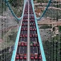 Potret Uji Coba Jembatan Tertinggi Dunia, Truk-Truk Berat 'Menyemut'