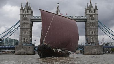 Kapal Viking Kuno Saga Farmann Berlabuh di London