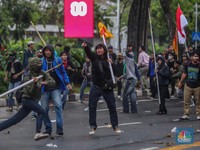 Demo Memanas: Ini Kronologi Kericuhan & Tuntutan Massa yang Menggema