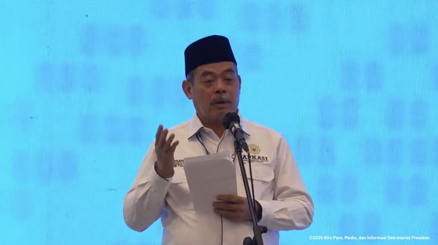 Ketua Umum Asosiasi Pemerintah Kabupaten Seluruh Indonesia yang juga Bupati Lahat Bursah Zarnubi memberikan sambutan dalam Pembukaan APKASI Otonomi Expo 2025, Tangerang, Kamis (28/8/2025). (Tangkapan Layar Youtube/Sekretariat Presiden)