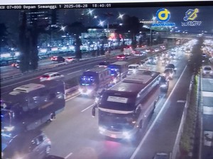 Akses Tol Semanggi Arah Cawang dan Exit Pejompongan Masih Ditutup Imbas Demo