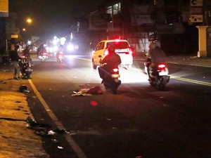 Pelajar Tewas di Jalan Buluh Indah, Motor Ninja Hancur Tabrakan dengan Mobil