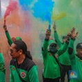 Penampakan Flare Warna-warni & Gambar Tikus Saat Demo Buruh 28 Agustus