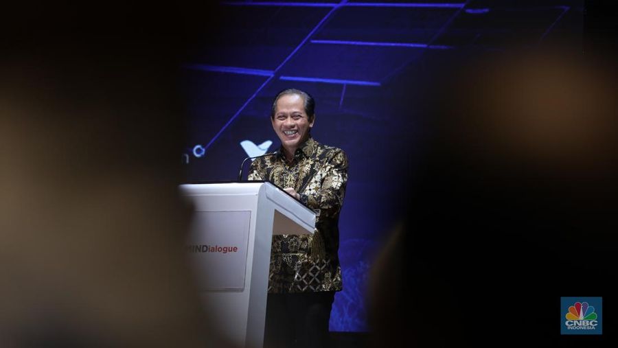 Menteri Lingkungan Hidup/Kepala Badan Pengendalian Lingkungan Hidup RI, Hanif Faisol Nurofiq dalam acara MINDIALOGUE Sharing Session with Environtment Minister dengan tema “Korporasi Hebat, Alam Selamat” di Soehana Hall energy building, Jakarta, Kamis (28/8/2025). (CNBC Indonesia/Tri Susilo)
