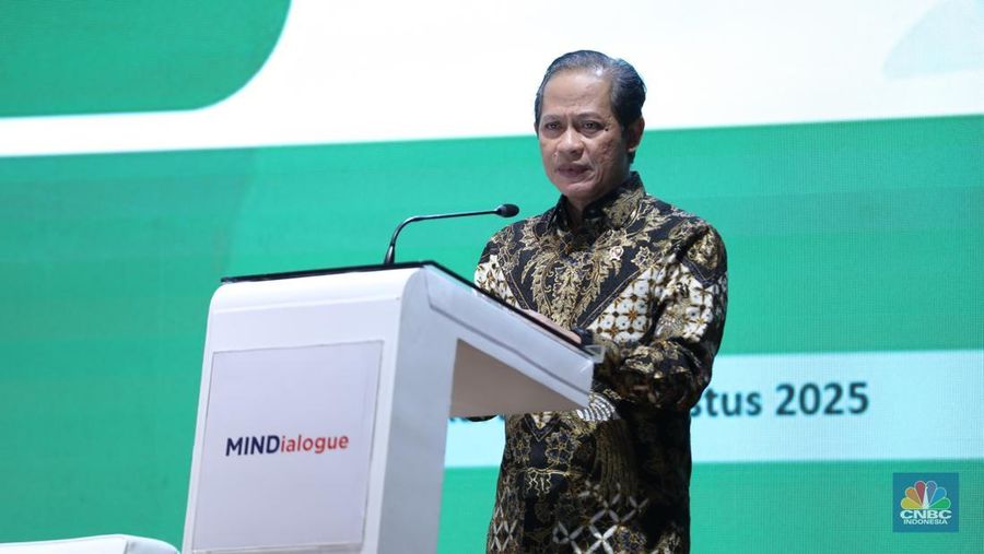 Menteri Lingkungan Hidup/Kepala Badan Pengendalian Lingkungan Hidup RI, Hanif Faisol Nurofiq dalam acara MINDIALOGUE Sharing Session with Environtment Minister dengan tema “Korporasi Hebat, Alam Selamat” di Soehana Hall energy building, Jakarta, Kamis (28/8/2025). (CNBC Indonesia/Tri Susilo)